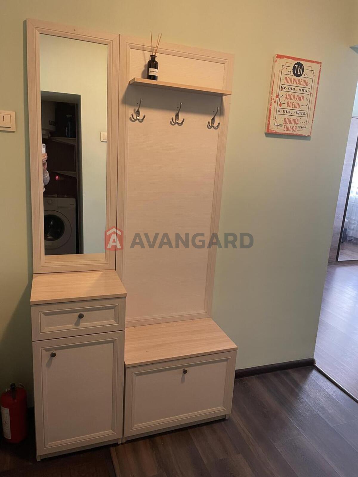 1 ��. ��������, 37/18/6 ��. �., 4/9 ������ ���� 19