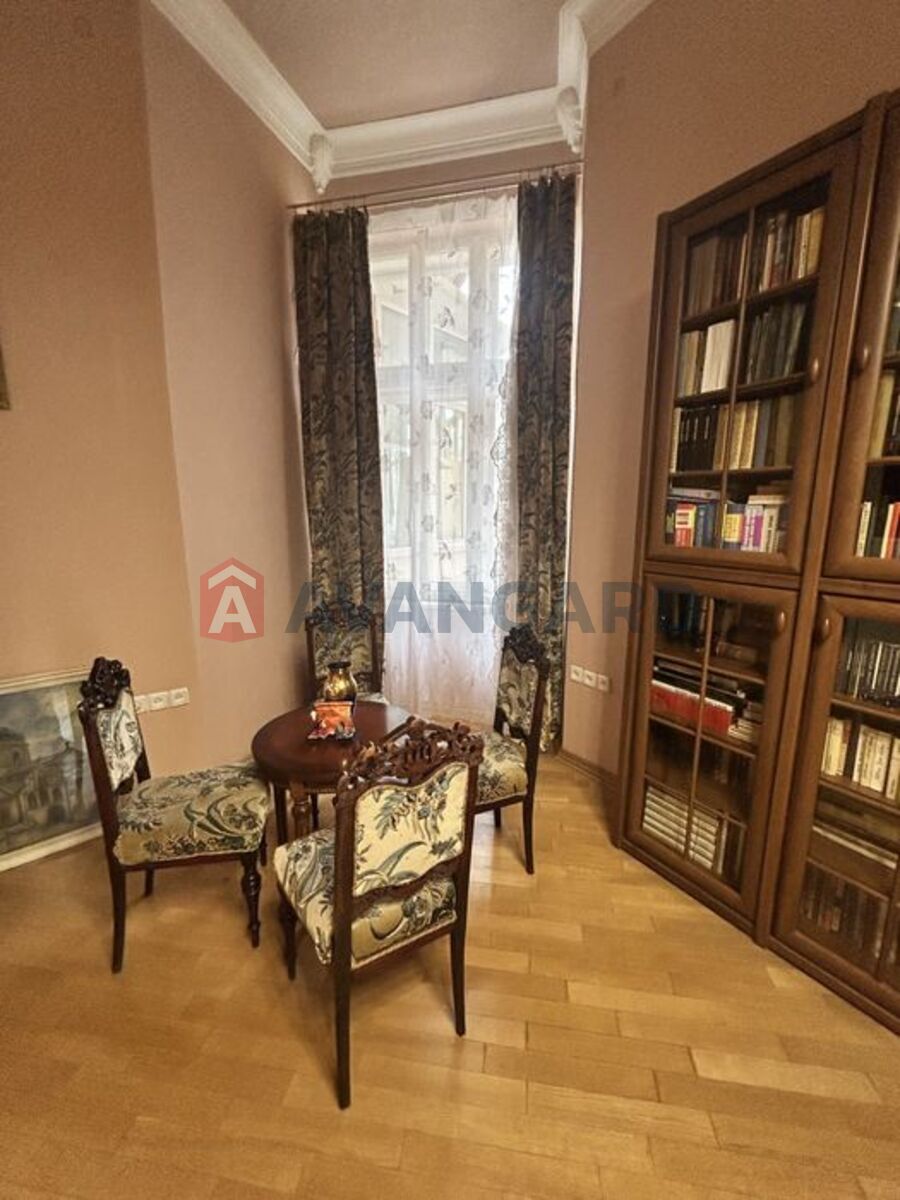 3 ��. ��������, 102/-/12 ��. �., 4/5 ������ ���� 1