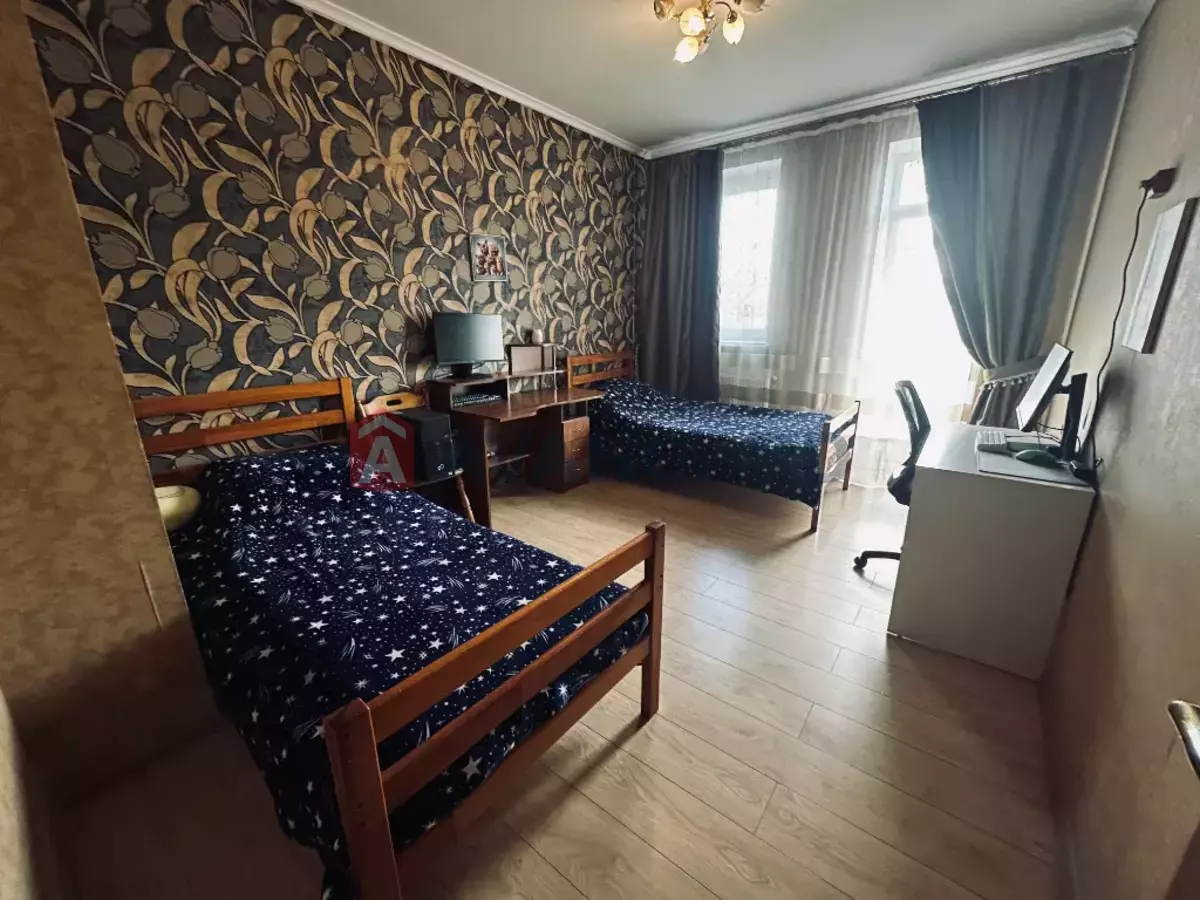 5 ��. ��������, 140/-/- ��. �., 1/3 ������ ���� 23