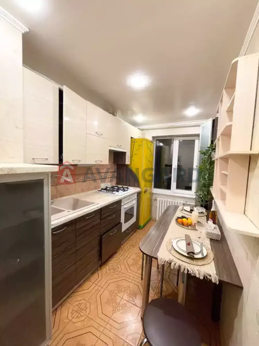 3 ��. ��������, 68/39/8 ��. �., 9/9 ������ ���� 2