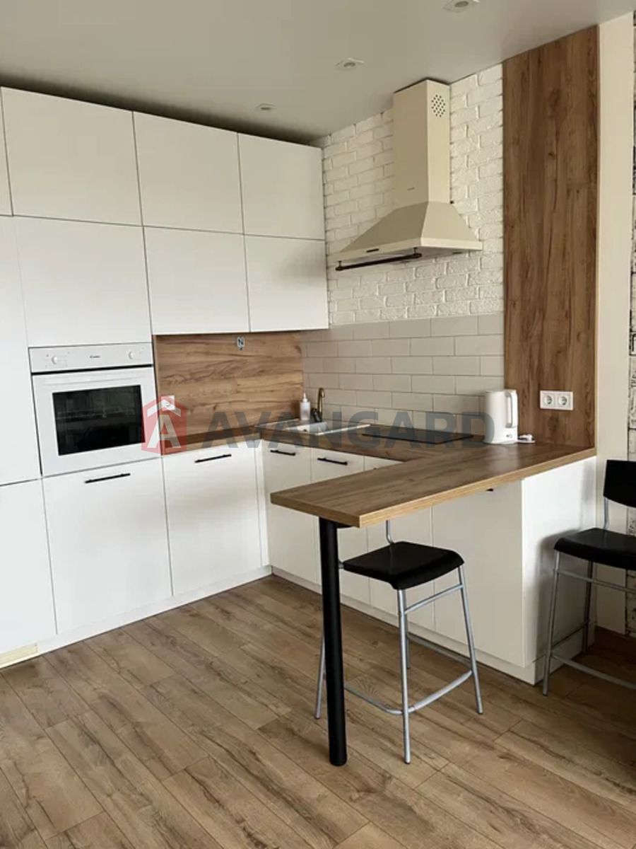 1 ��. ��������, 32/-/5 ��. �., 12/18 ������ ���� 4