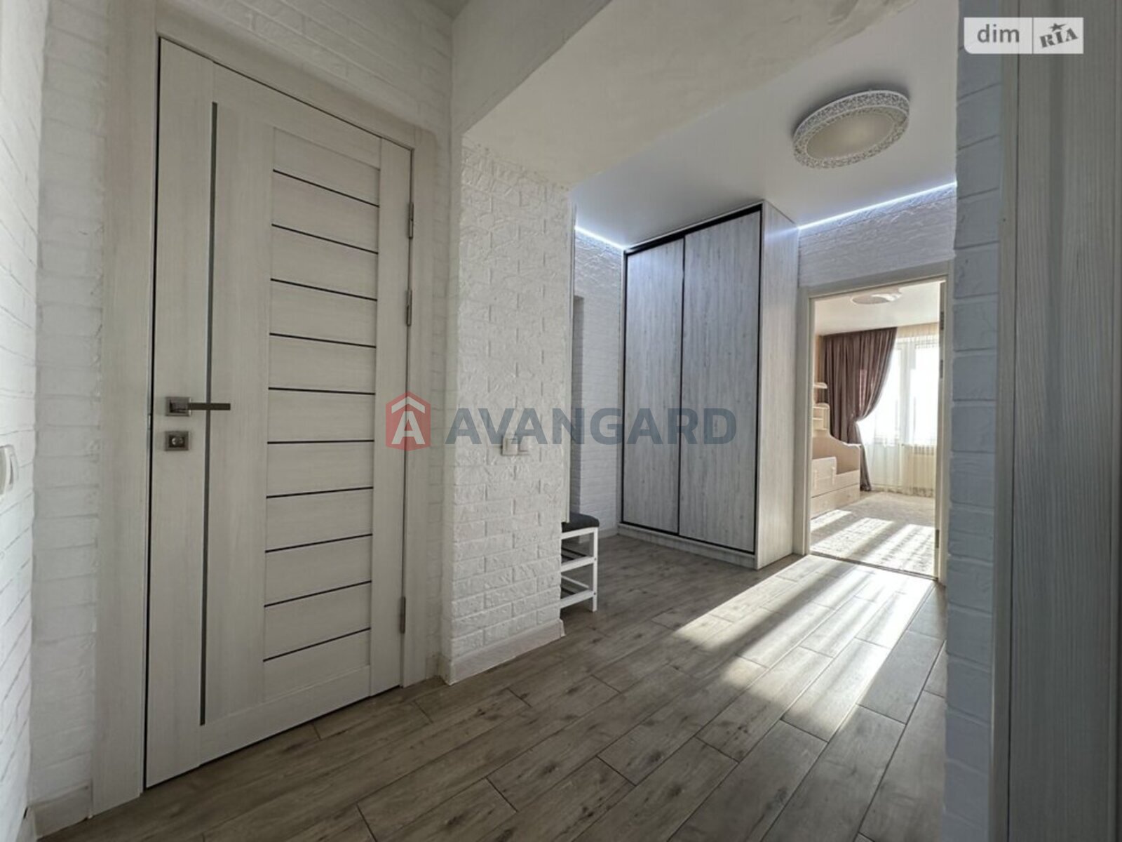 3 ��. ��������, 96/58/16 ��. �., 10/11 ������ ���� 14