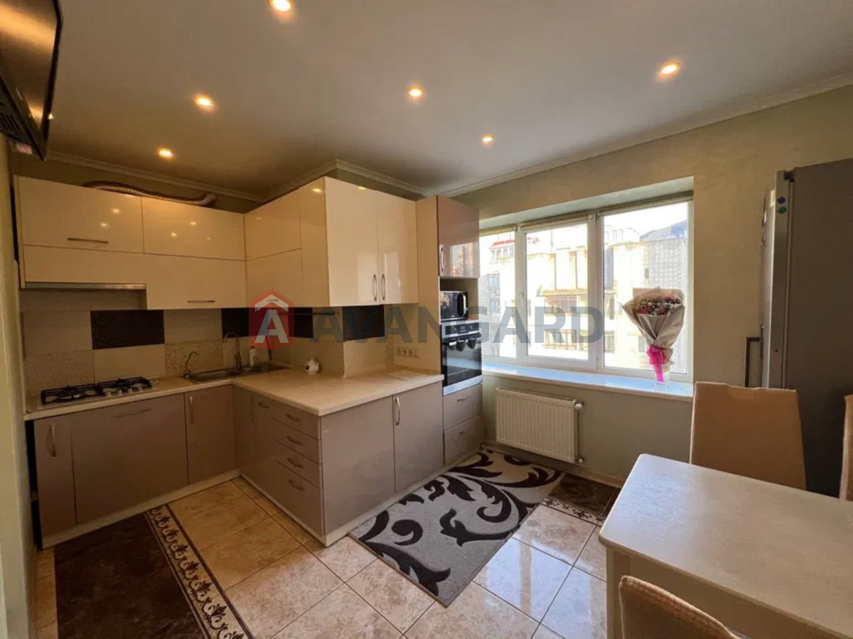 3 кім. квартира, 100/-/15 кв. м., 6/10 поверх фото 9 3 кім. квартира, 100/-/15 кв. м., 6/10 поверх фото 9