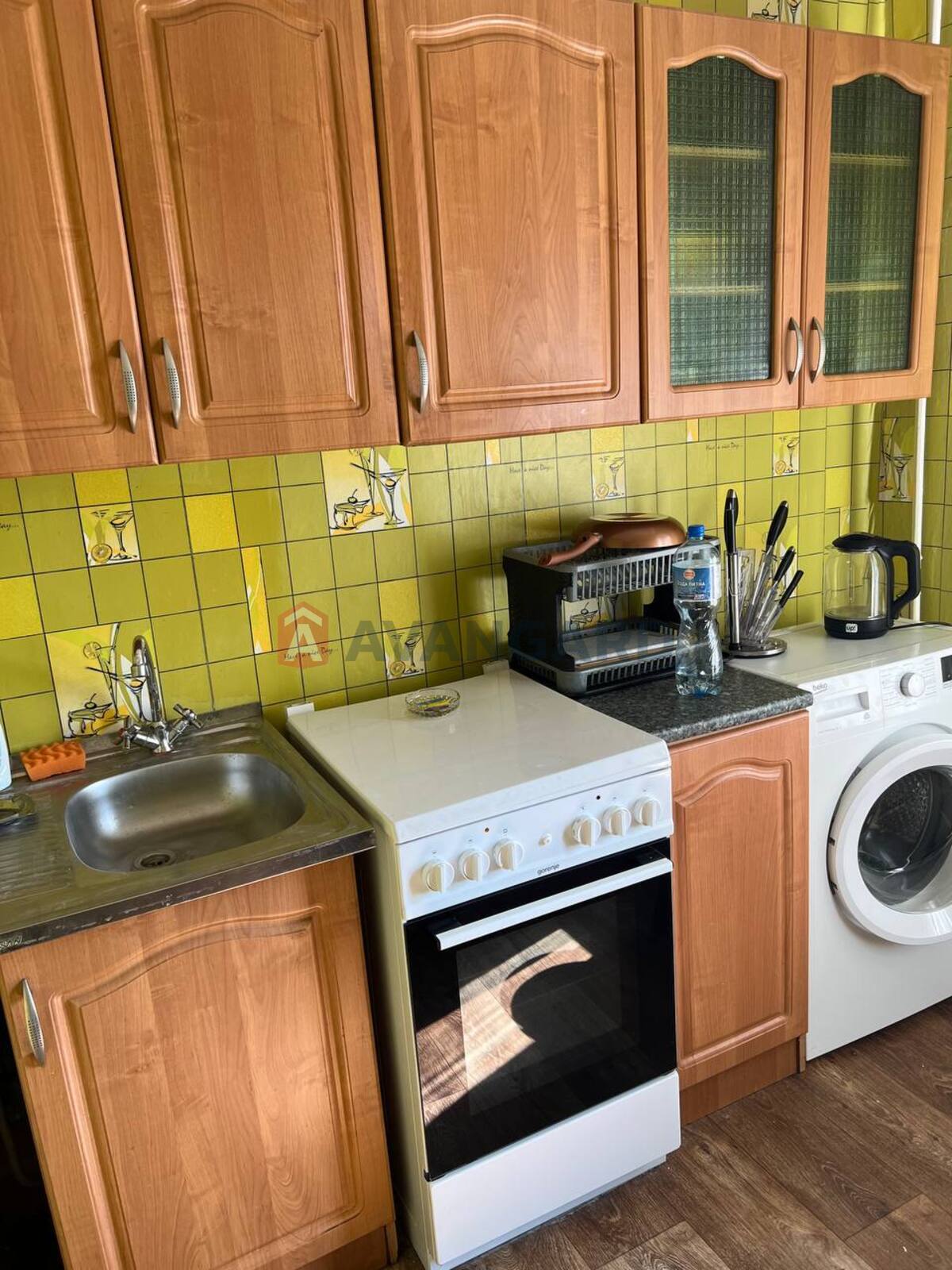 1 ��. ��������, 33/18/8 ��. �., 7/9 ������ ���� 8