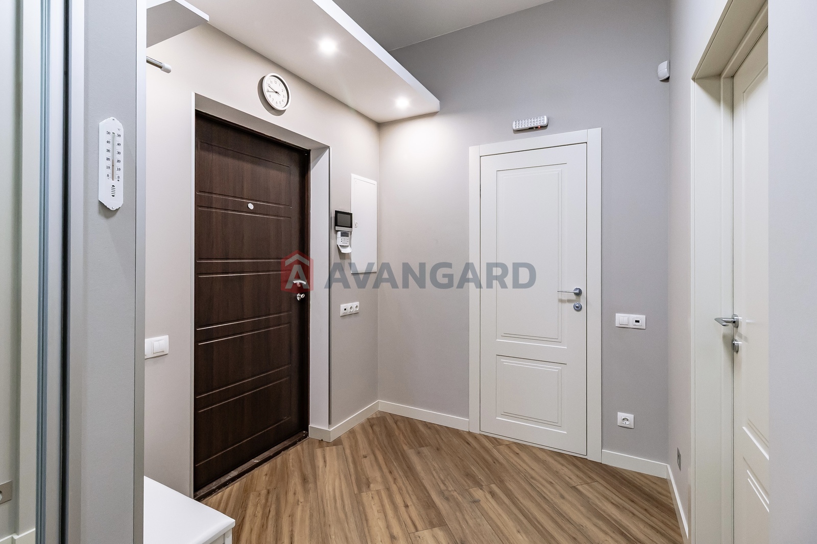 3 ��. ��������, 101/48/20 ��. �., 2/24 ������ ���� 23