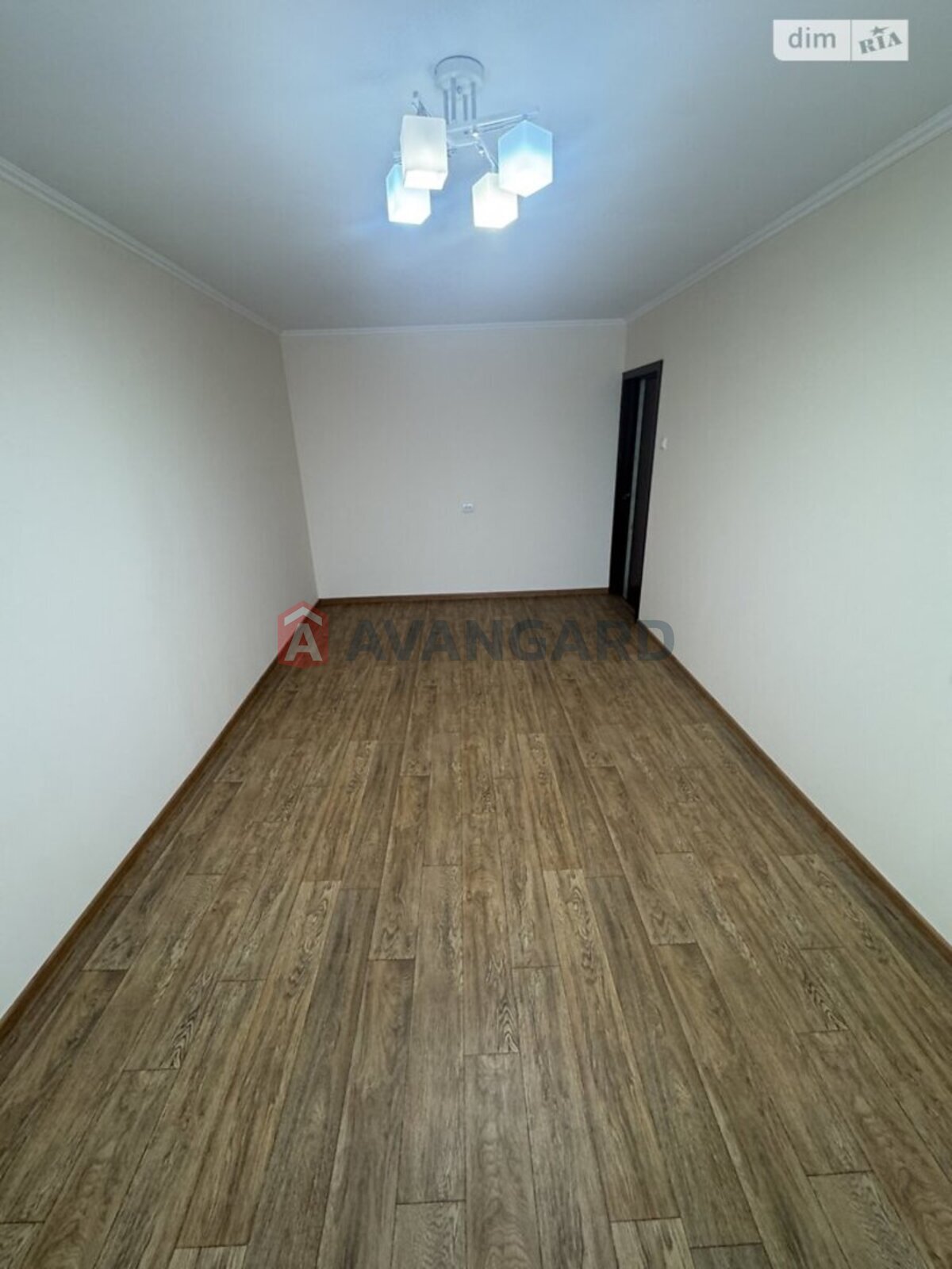 3 ����. ��������, 64/45/8 ��. �., 5/10 ���� ���� 28