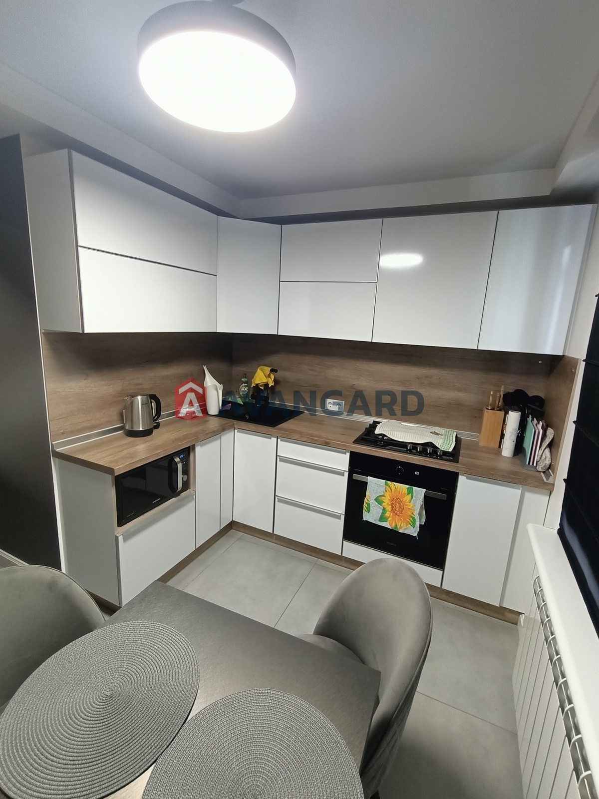 3 . , 69/-/8 . ., 9/9   4