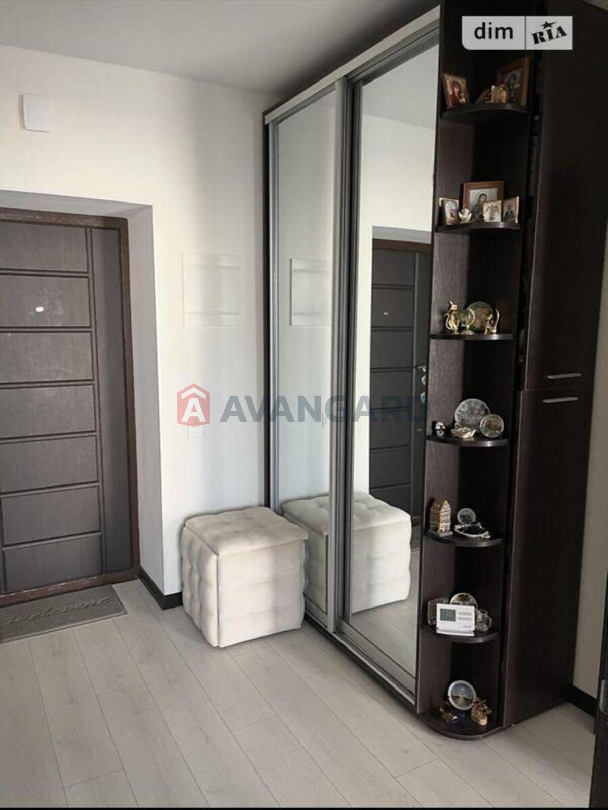 1 ��. ��������, 60/-/15 ��. �., 8/11 ������ ���� 13