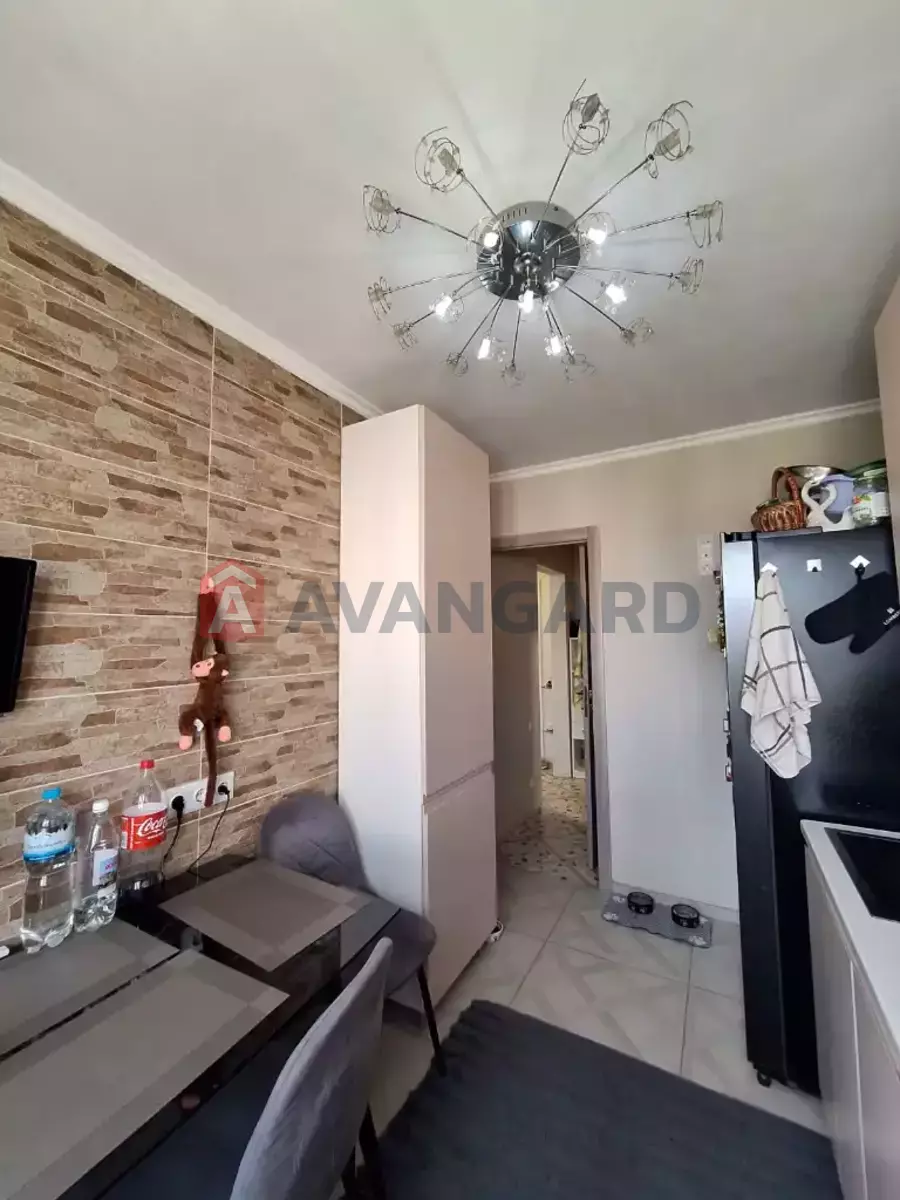 2 ��. ��������, 47/26/8 ��. �., 10/10 ������ ���� 18