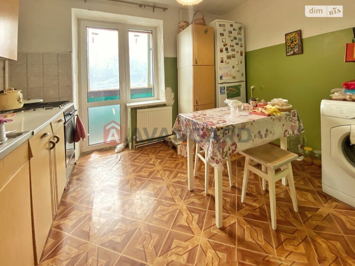 3 ��. ��������, 65/39/8 ��. �., 4/5 ������ ���� 4