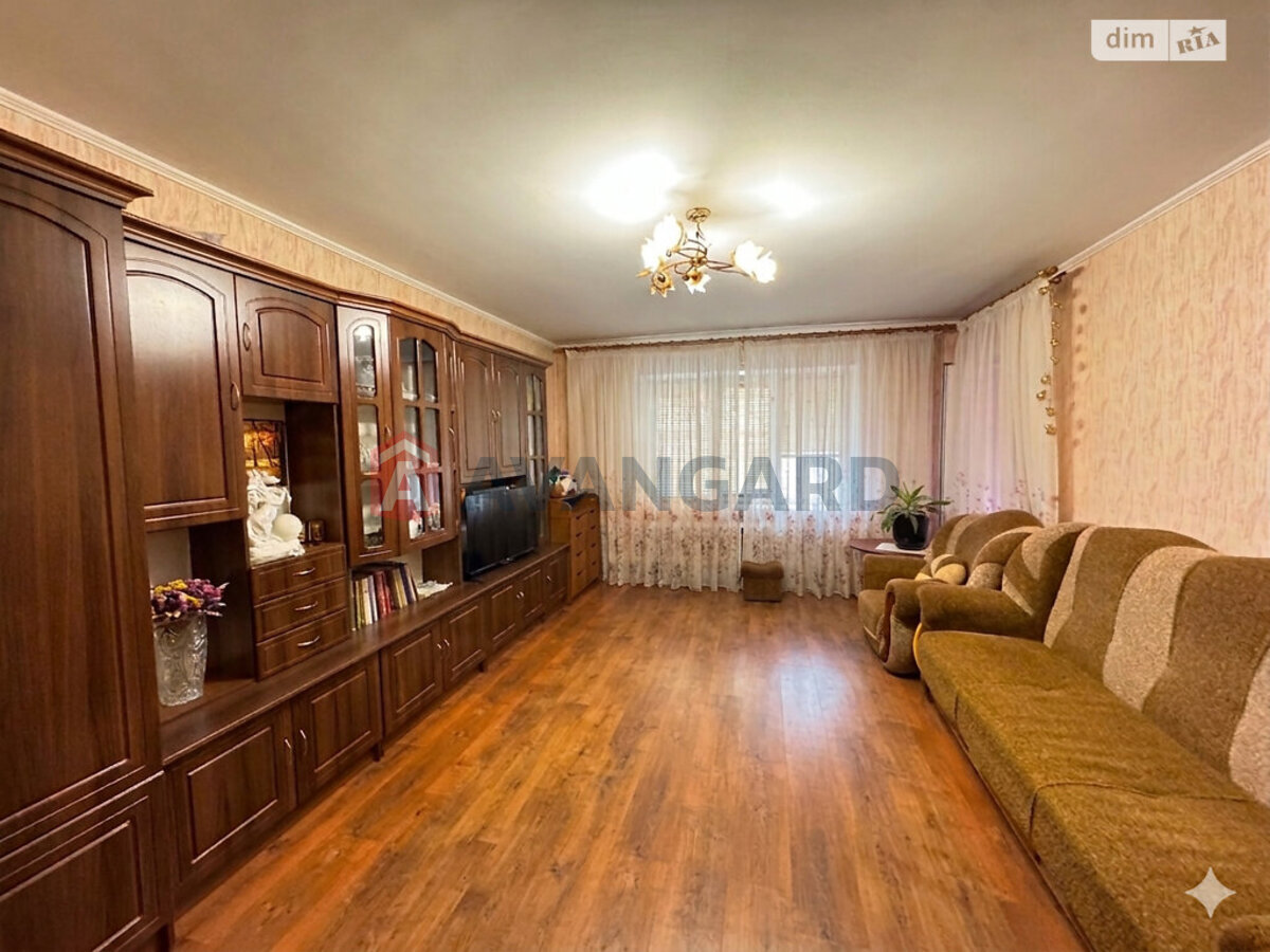 3 ����. ��������, 74/45/11 ��. �., 2/9 ���� ���� 2