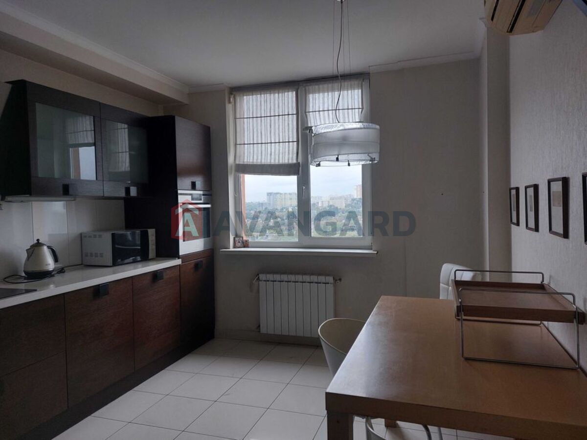 4 ��. ��������, 158/-/14 ��. �., 16/18 ������ ���� 2