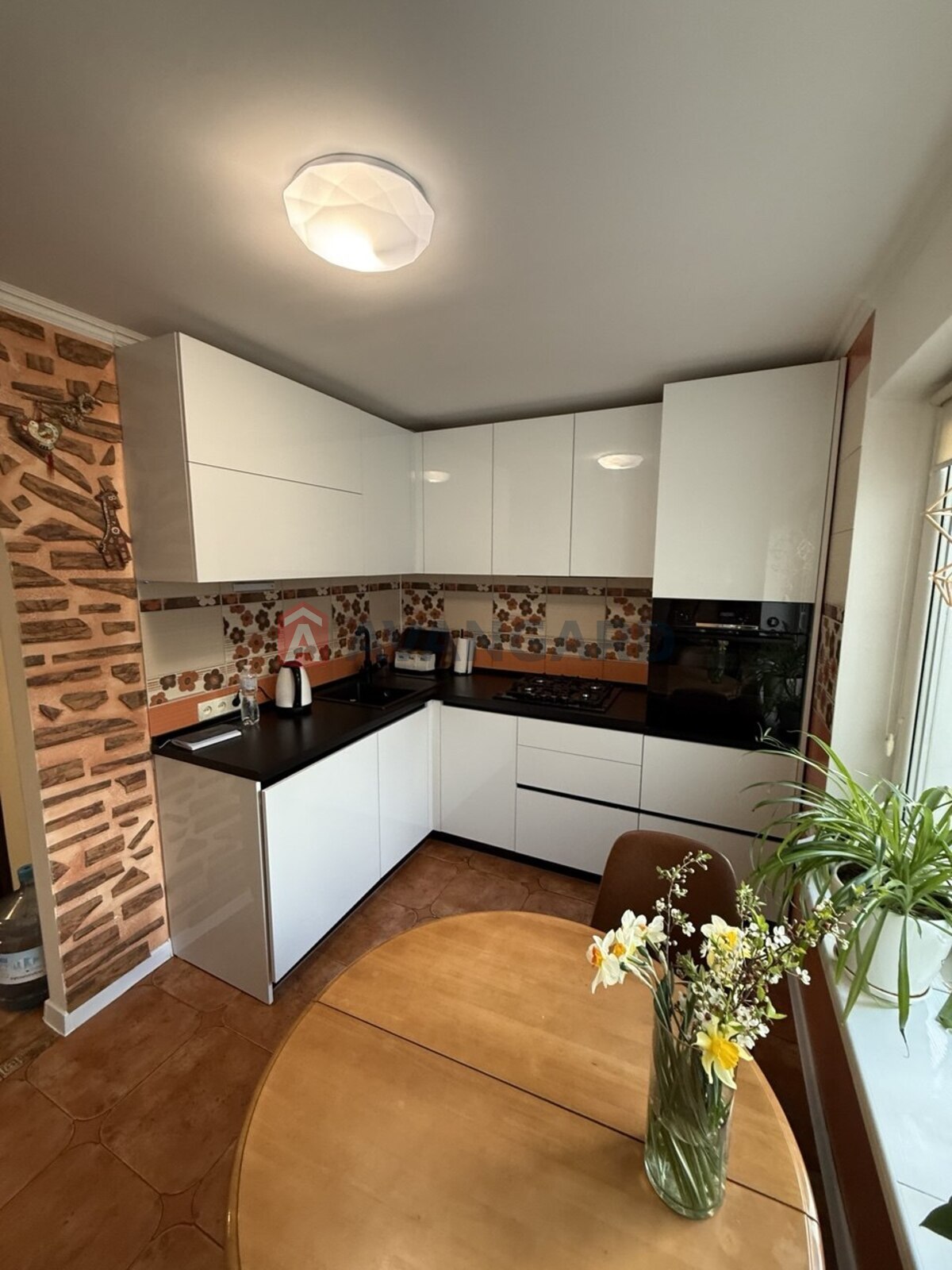 3 ��. ��������, 72/-/9 ��. �., 9/9 ������ ���� 20