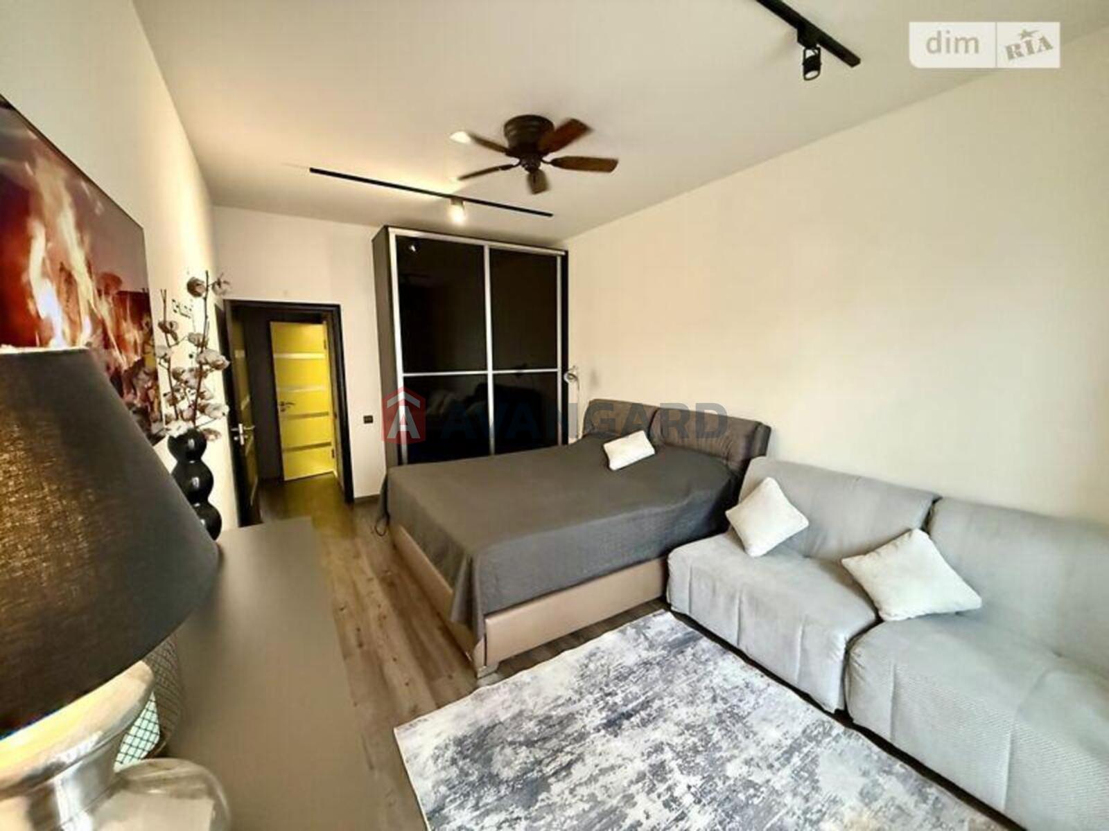 2 ��. ��������, 53/18/25 ��. �., 3/5 ������ ���� 20