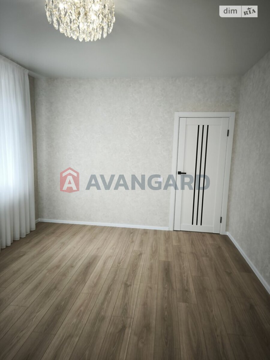 2 ��. ��������, 68/36/21 ��. �., 1/8 ������ ���� 19