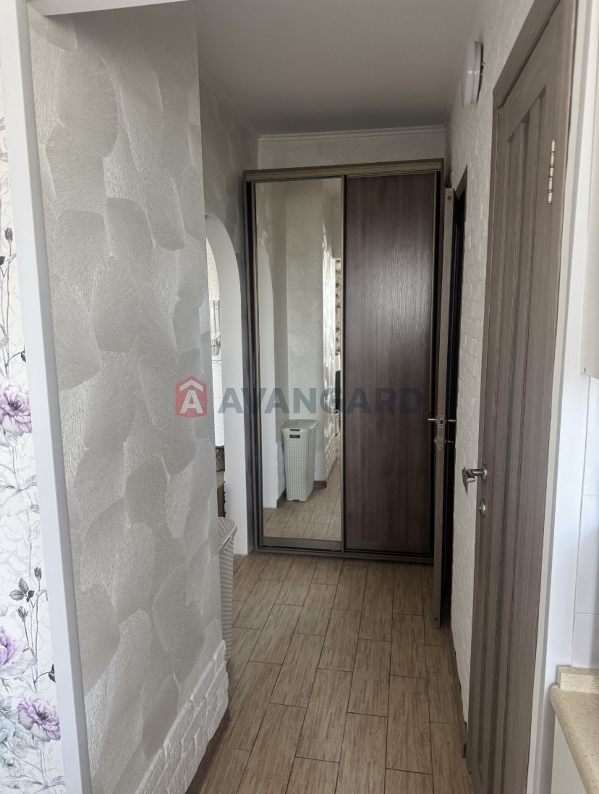 2 ��. ��������, 48/43/12 ��. �., 9/10 ������ ���� 9