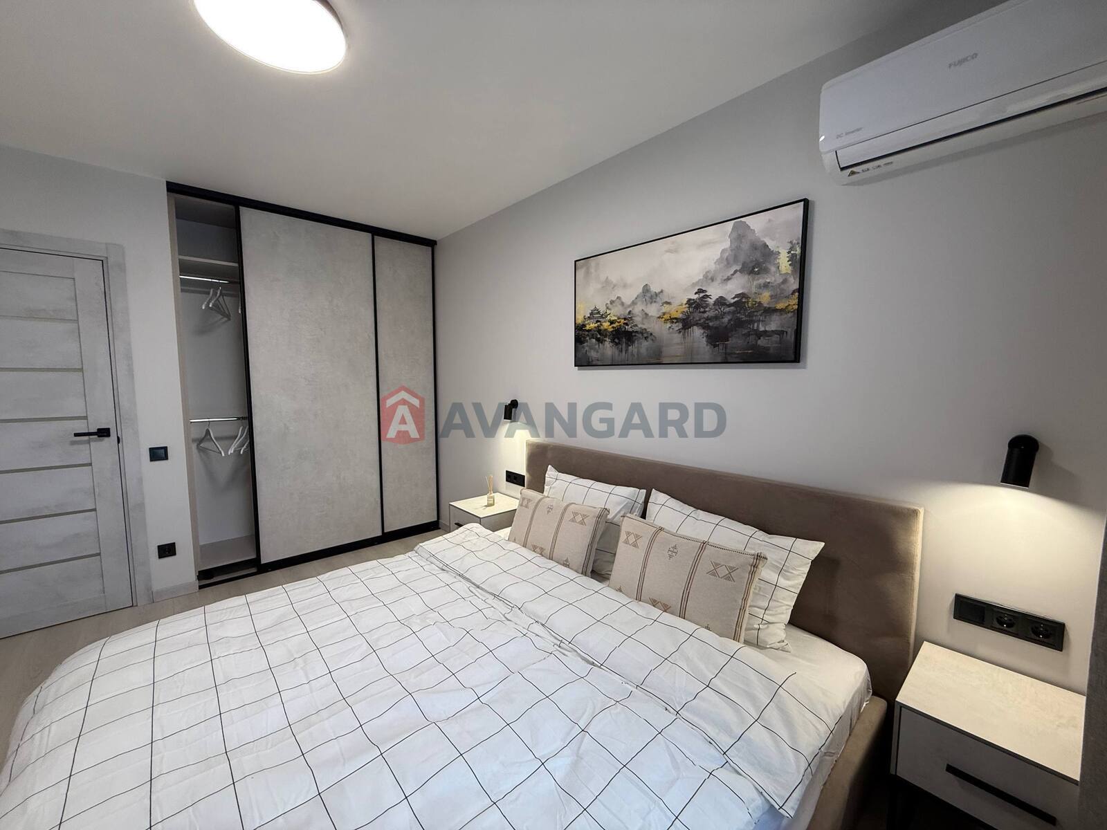 1 ��. ��������, 45/-/- ��. �., 9/10 ������ ���� 5