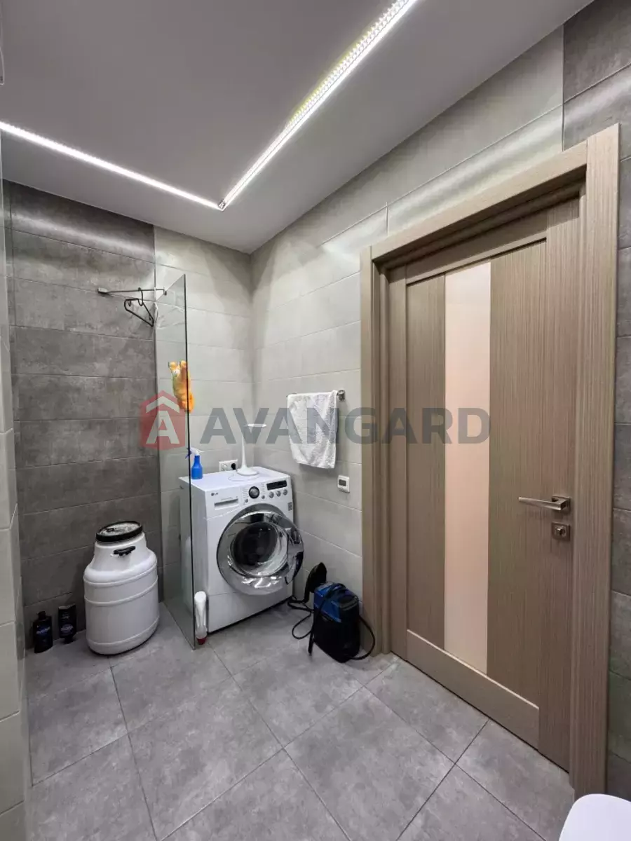 3 ��. ��������, 98/40/40 ��. �., 9/10 ������ ���� 20