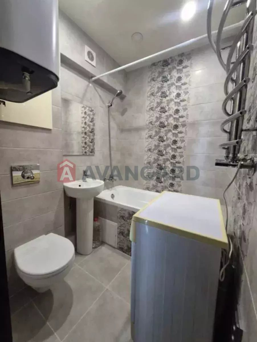 2 ��. ��������, 43/-/9 ��. �., 5/5 ������ ���� 8