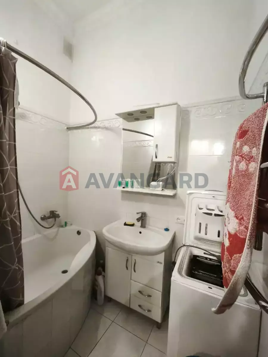 1 ��. ��������, 37/17/7 ��. �., 2/4 ������ ���� 8