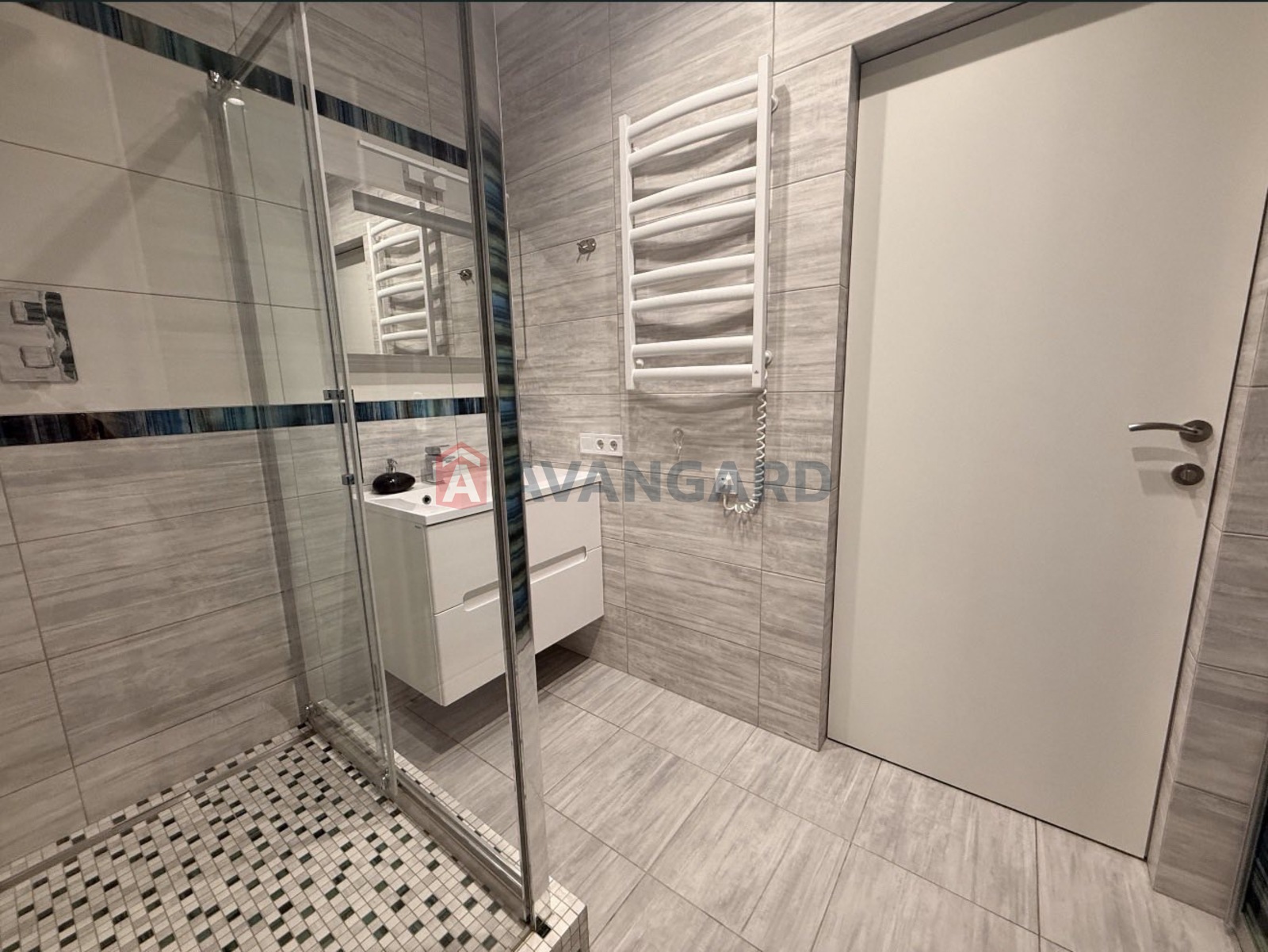 2 ��. ��������, 68/30/25 ��. �., 2/4 ������ ���� 10