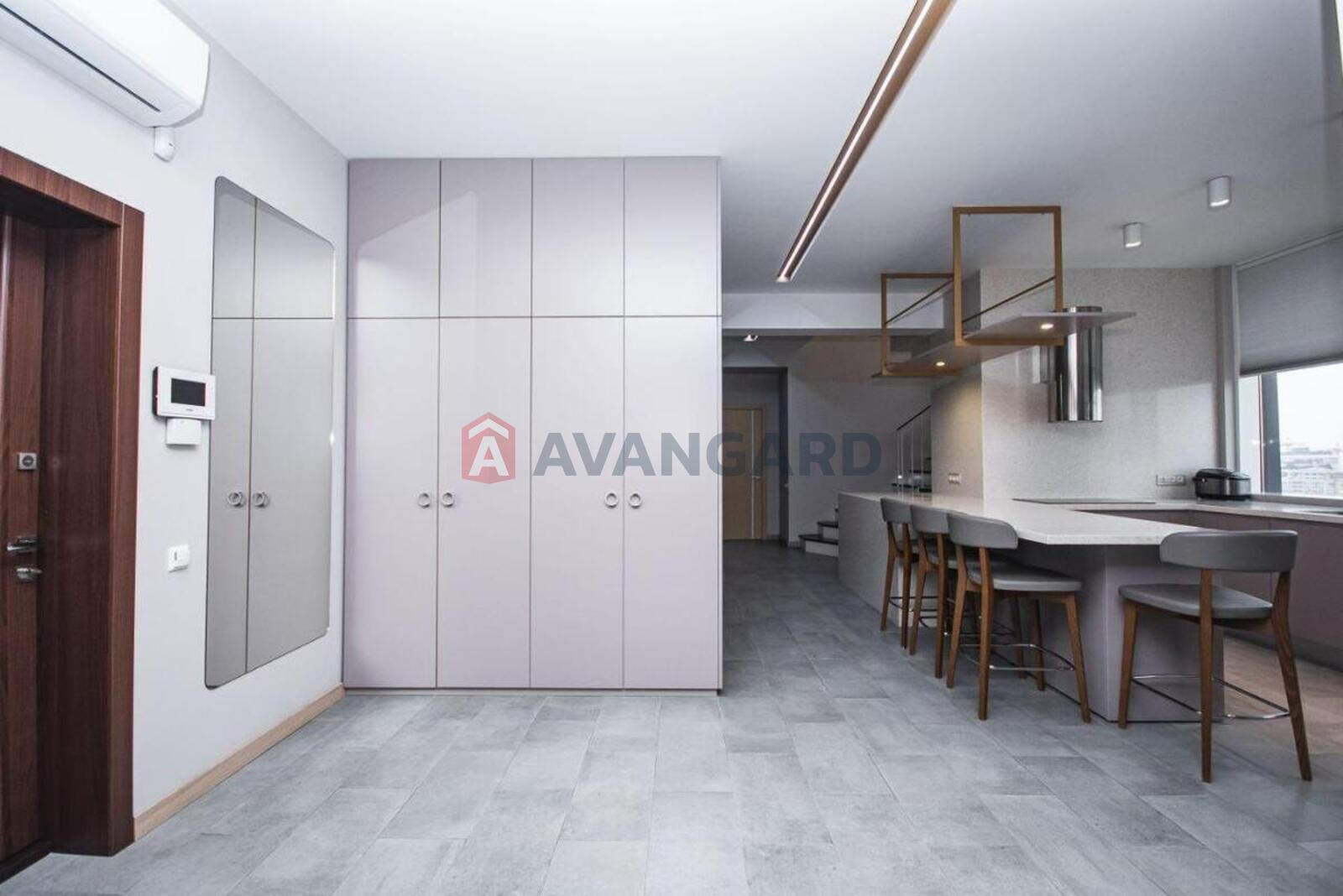 4 ��. ��������, 195/102/15 ��. �., 18/19 ������ ���� 2