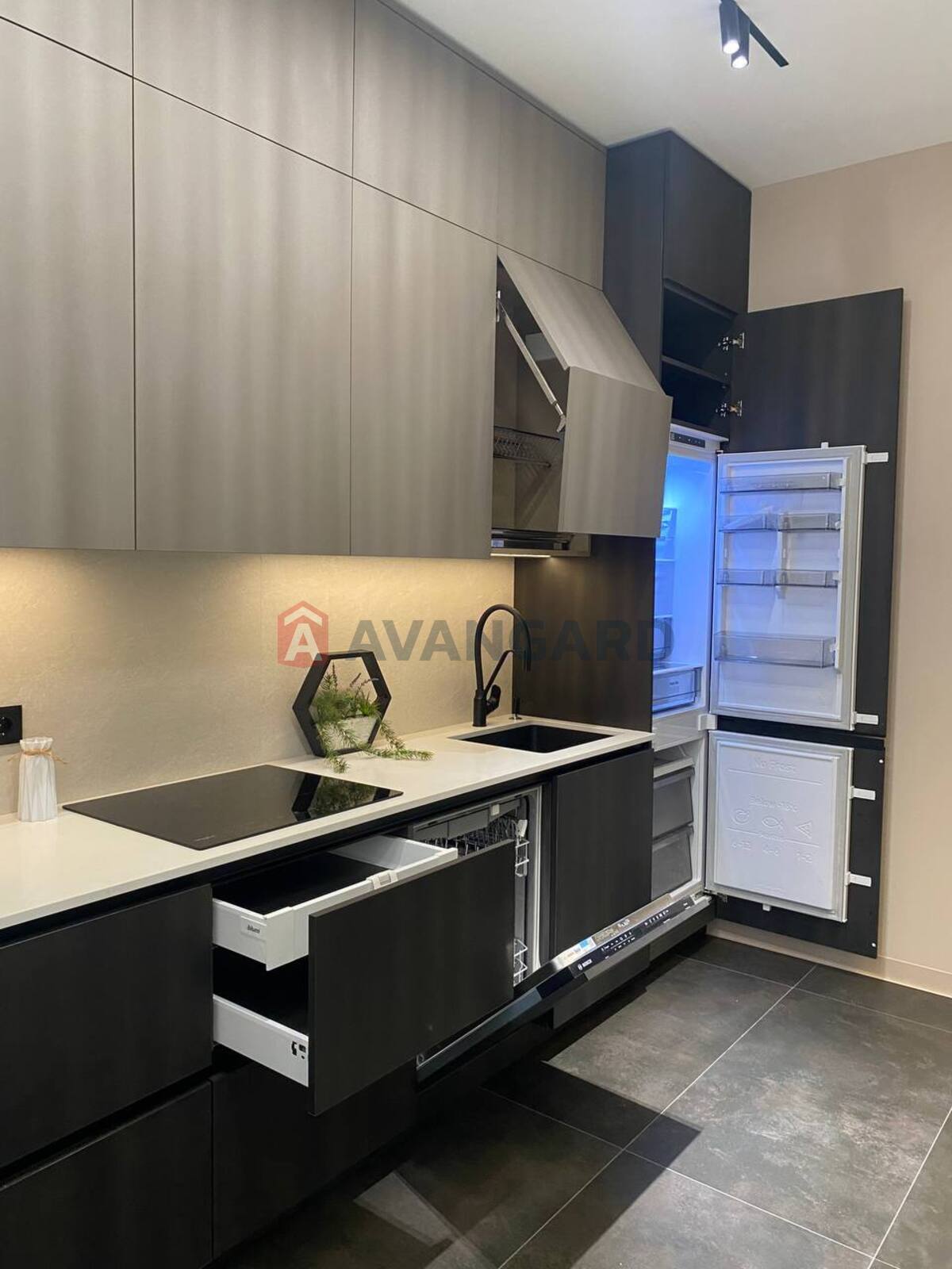 2 ��. ��������, 81/35/15 ��. �., 6/11 ������ ���� 12