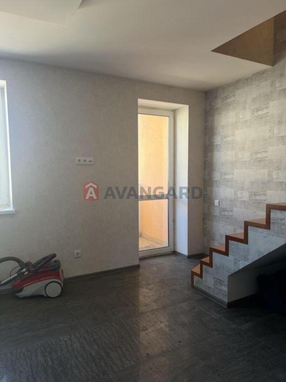 3 ��. ��������, 133/-/17 ��. �., 5/5 ������ ���� 6