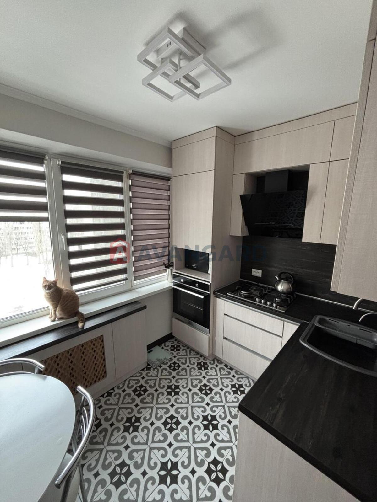 3 ����. ��������, 75/45/9 ��. �., 8/9 ���� ���� 2