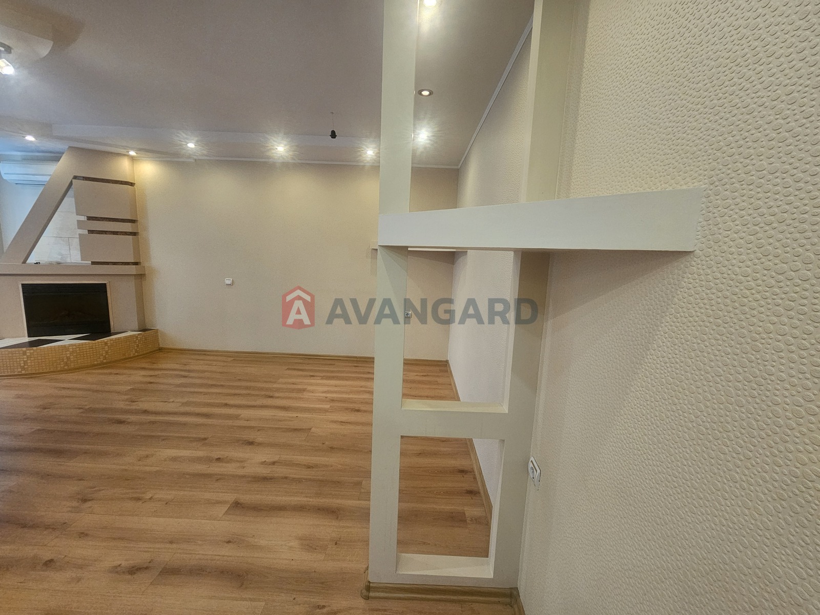 3 ��. ��������, 99/42/34 ��. �., 8/9 ������ ���� 14