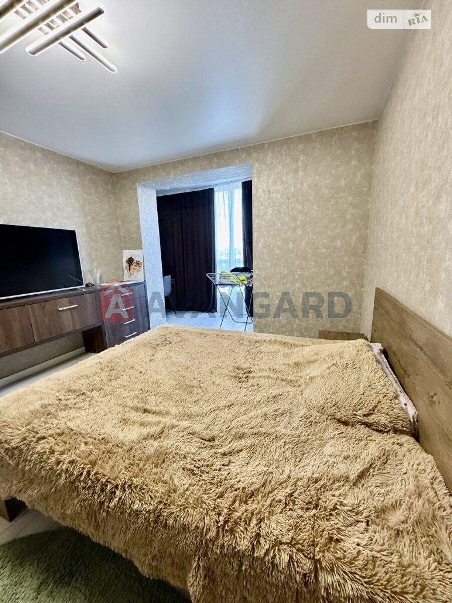 2 ��. ��������, 81/-/- ��. �., 8/12 ������ ���� 10