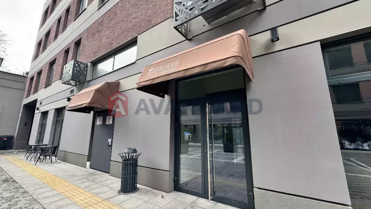 3 ��. ��������, 100/-/- ��. �., 2/5 ������ ���� 4