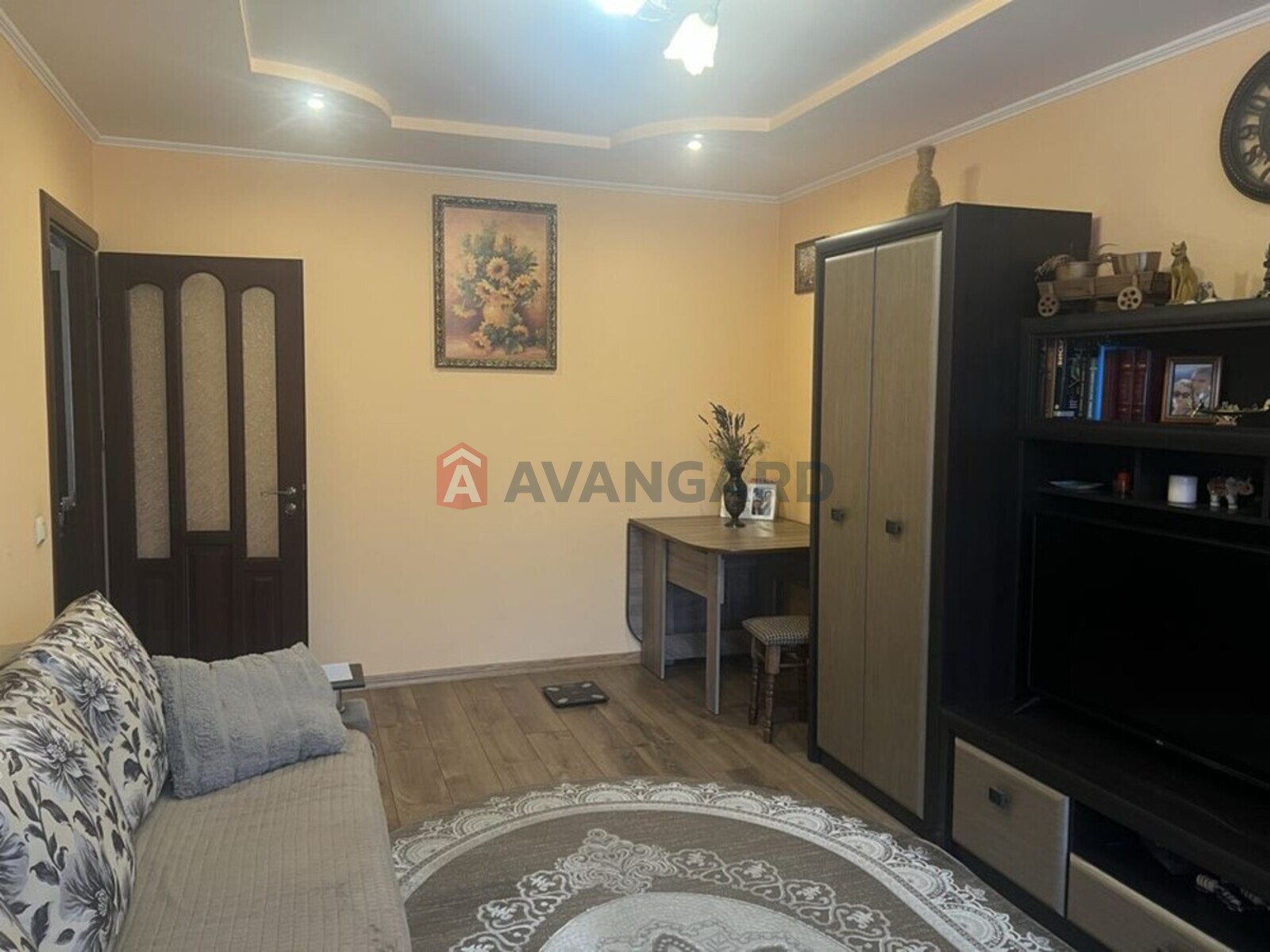 3 ��. ��������, 60/-/7 ��. �., 4/5 ������ ���� 1