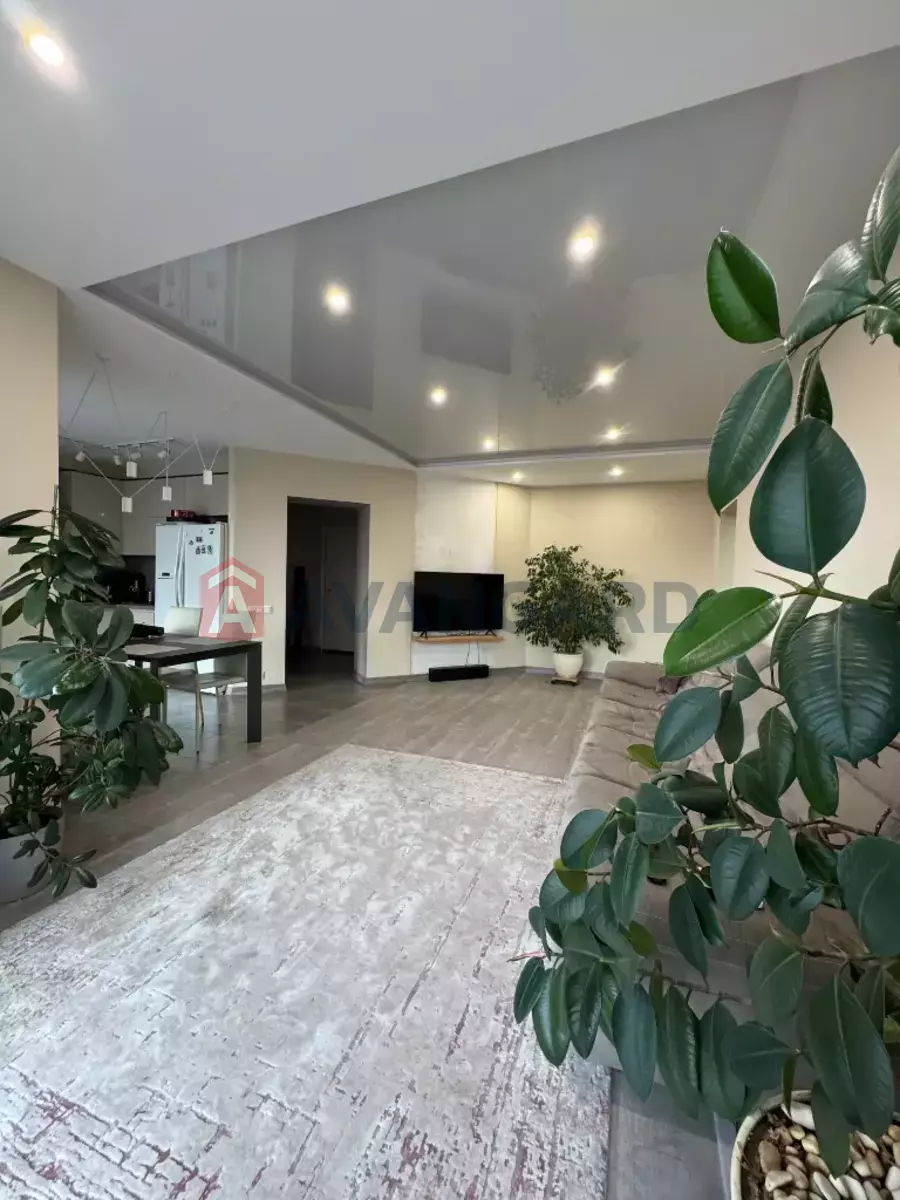 3 ��. ��������, 98/40/40 ��. �., 9/10 ������ ���� 6