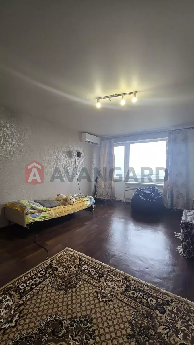 1 ����. ��������, 40/-/8 ��. �., 9/10 ���� ���� 5