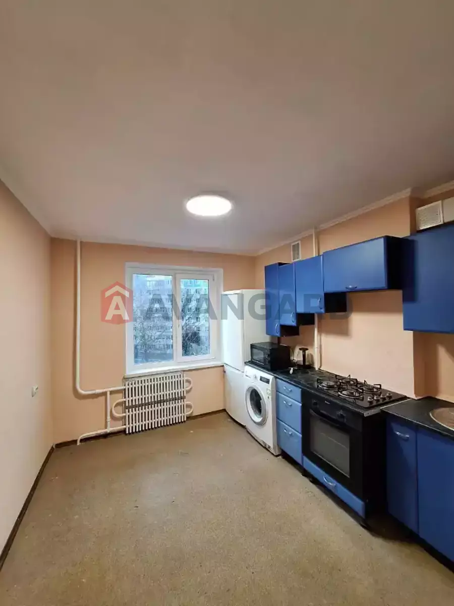 4 ����. ��������, 81/48/10 ��. �., 5/9 ���� ���� 2