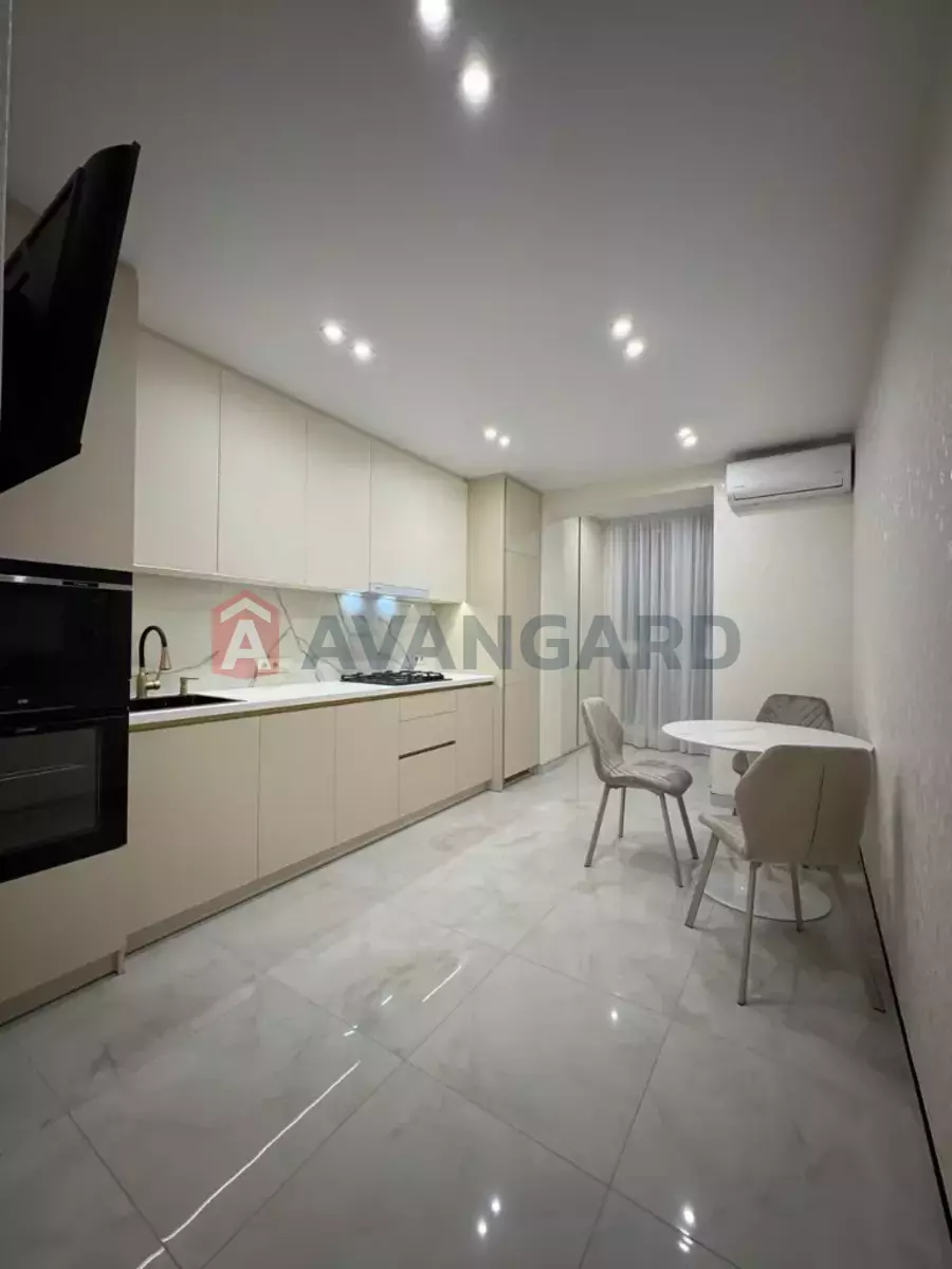 2 ��. ��������, 46/-/- ��. �., 8/10 ������ ���� 5