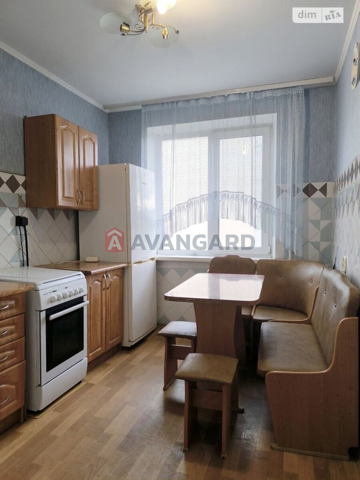 3 ��. ��������, 63/38/8 ��. �., 7/9 ������ ���� 8