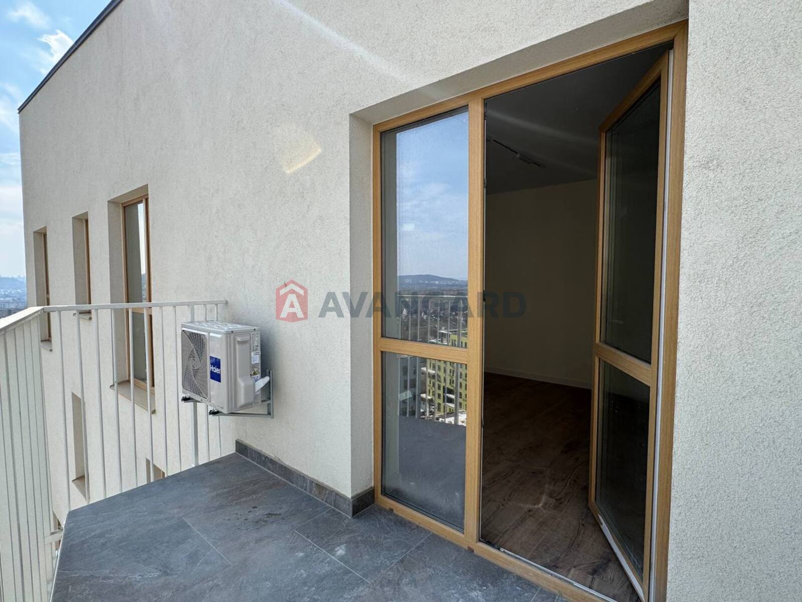 1 ��. ��������, 42/16/18 ��. �., 9/9 ������ ���� 10