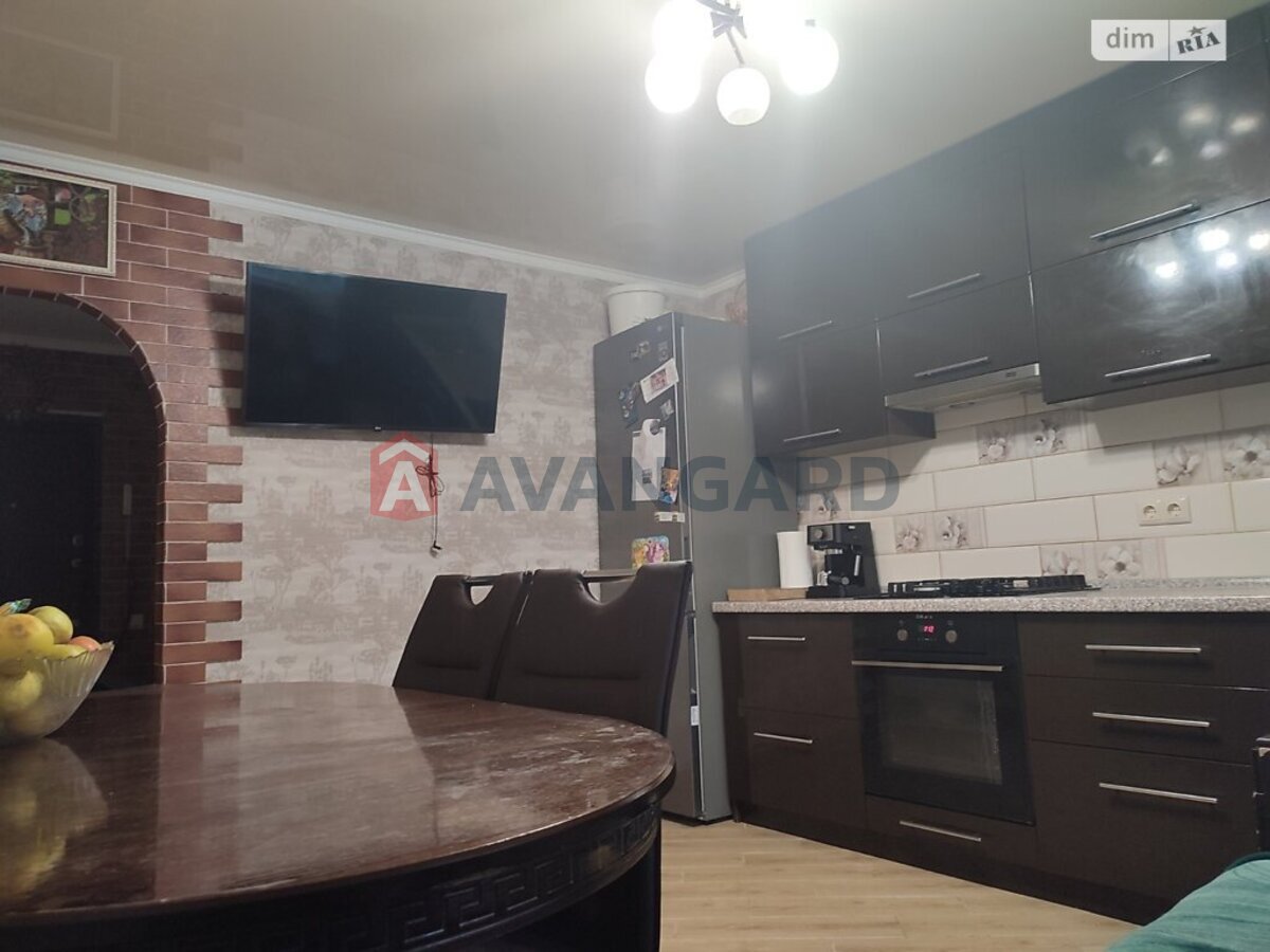 1 ��. ��������, 40/18/14 ��. �., 2/5 ������ ���� 6