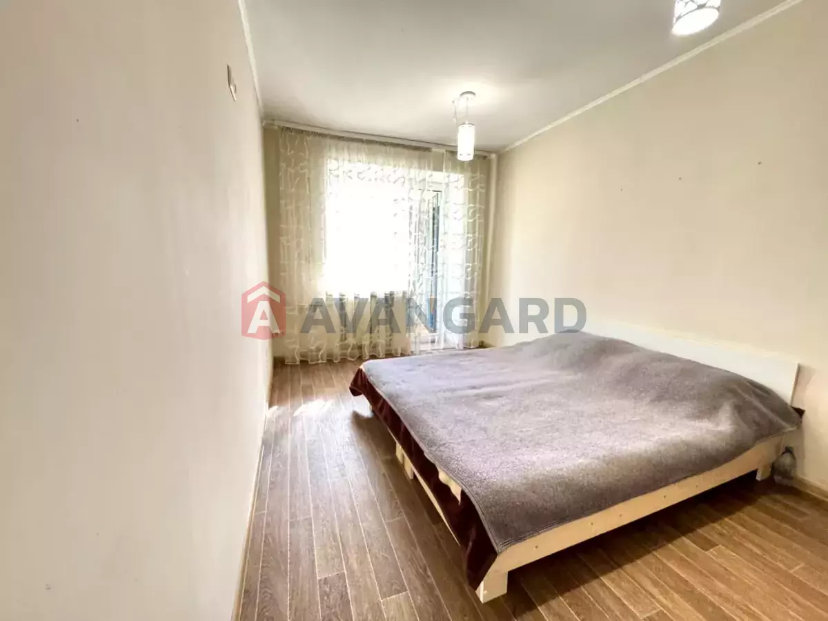 4 ��. ��������, 81/-/- ��. �., 1/10 ������ ���� 5