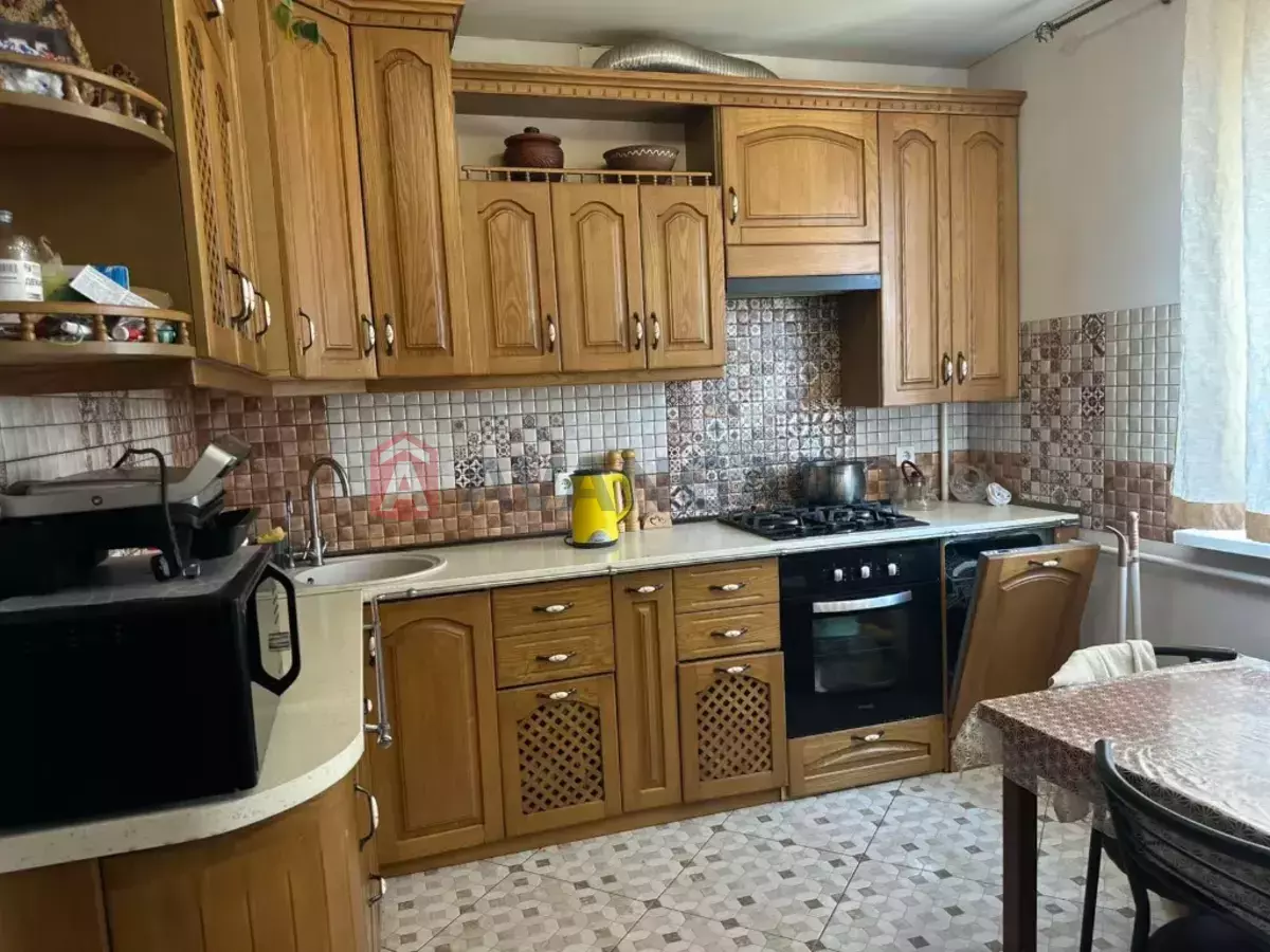 3 ��. ��������, 77/43/10 ��. �., 2/4 ������ ���� 25