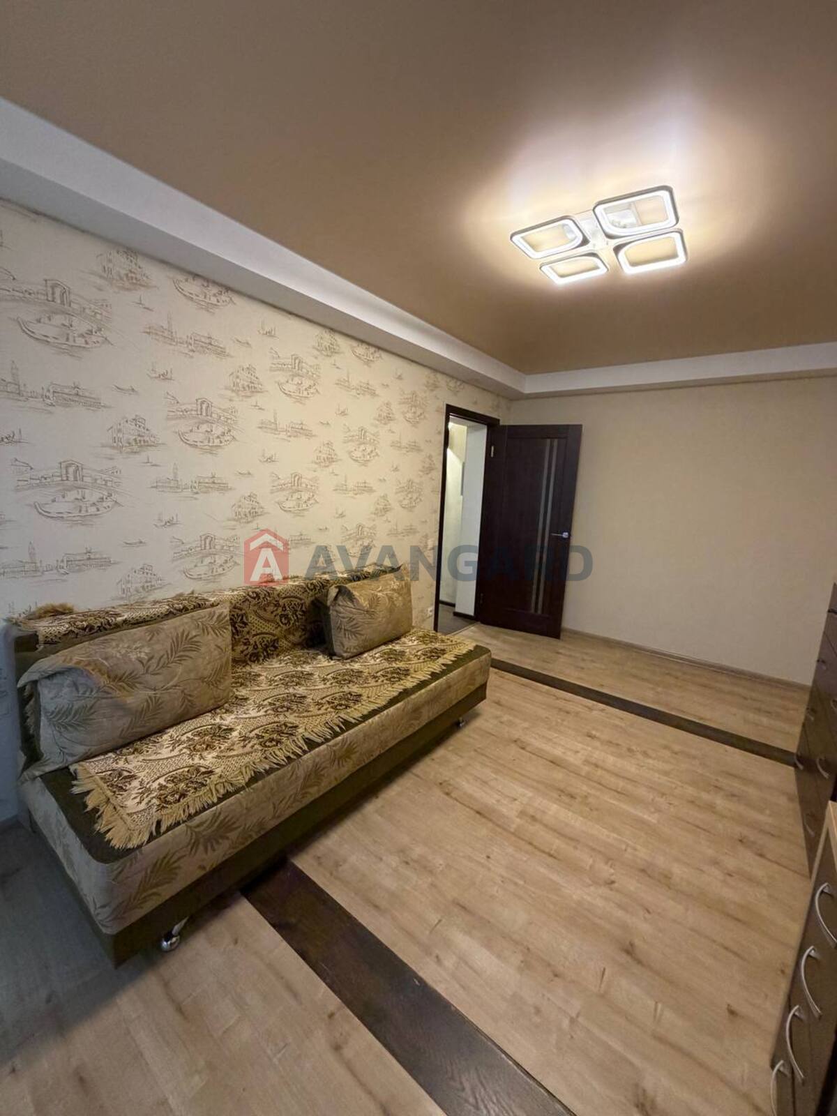 2 ����. ��������, 44/-/6 ��. �., 4/5 ���� ���� 12