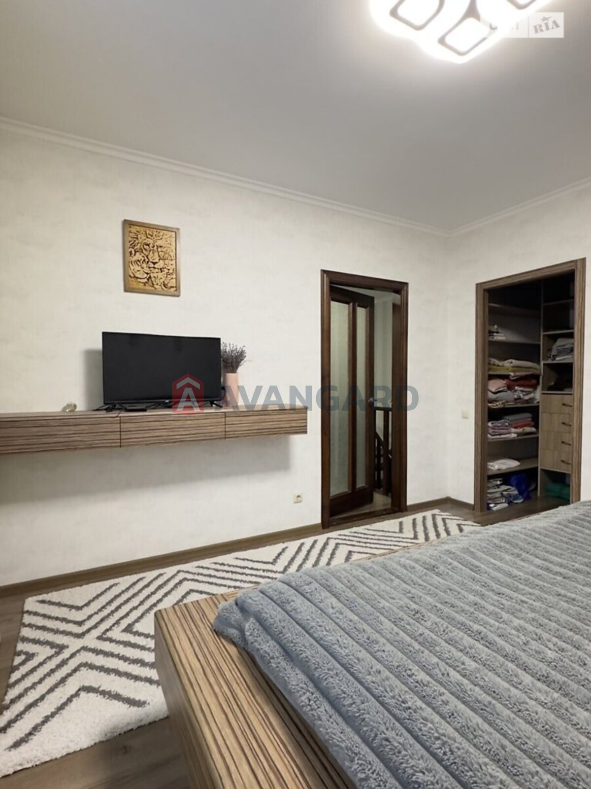 4 ��. ��������, 147/70/14 ��. �., 9/9 ������ ���� 23