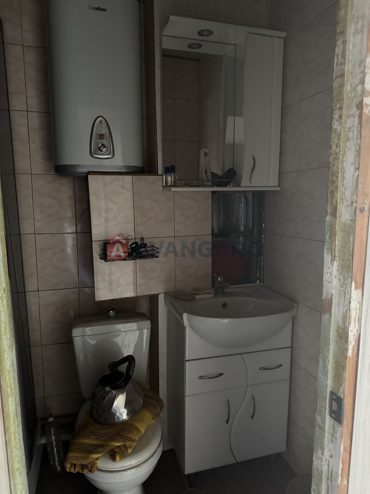 1 ��. ��������, 32,8/14,8/8,6 ��. �., 3/5 ������ ���� 12