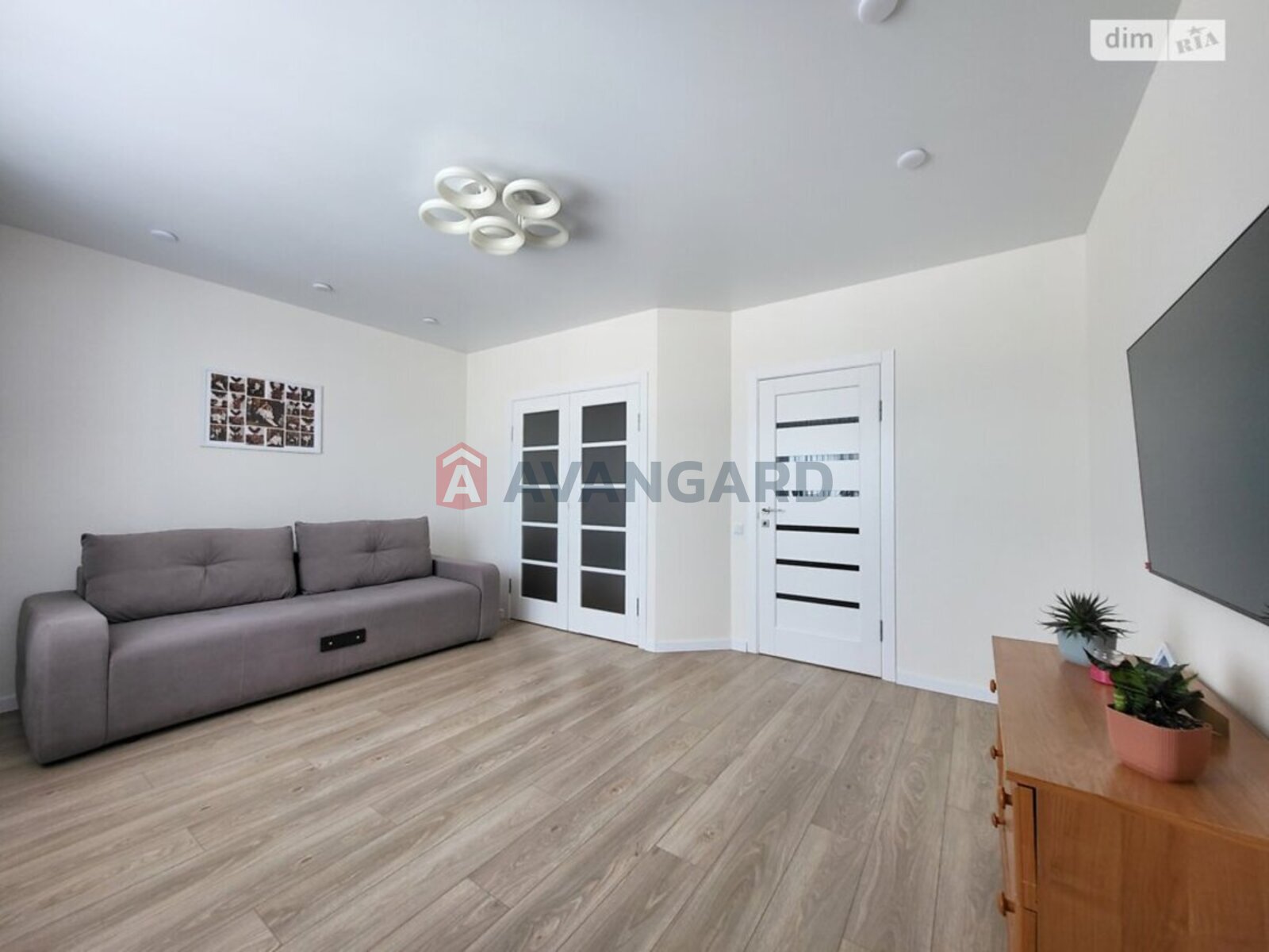 2 ����. ��������, 56/-/14 ��. �., 9/12 ���� ���� 7