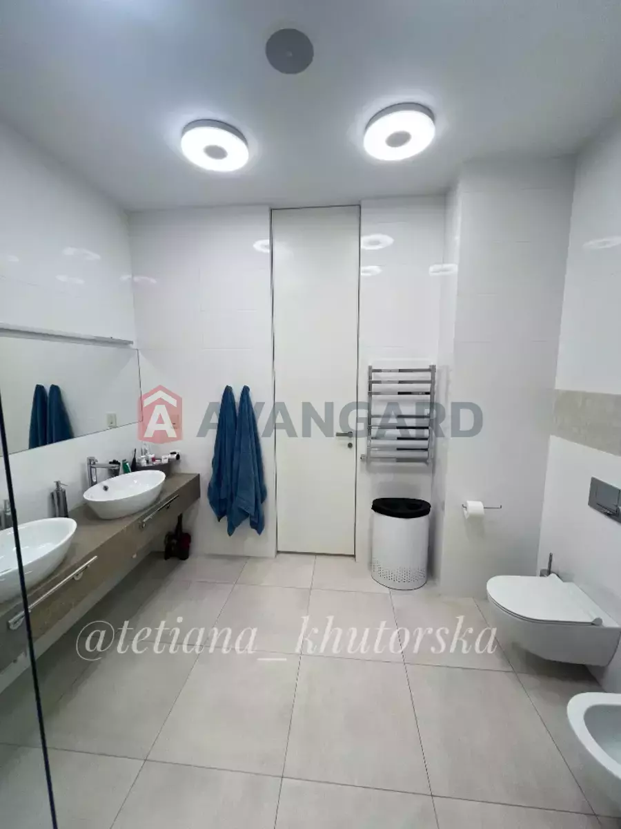 5 ��. ��������, 300/-/- ��. �., 8/22 ������ ���� 9