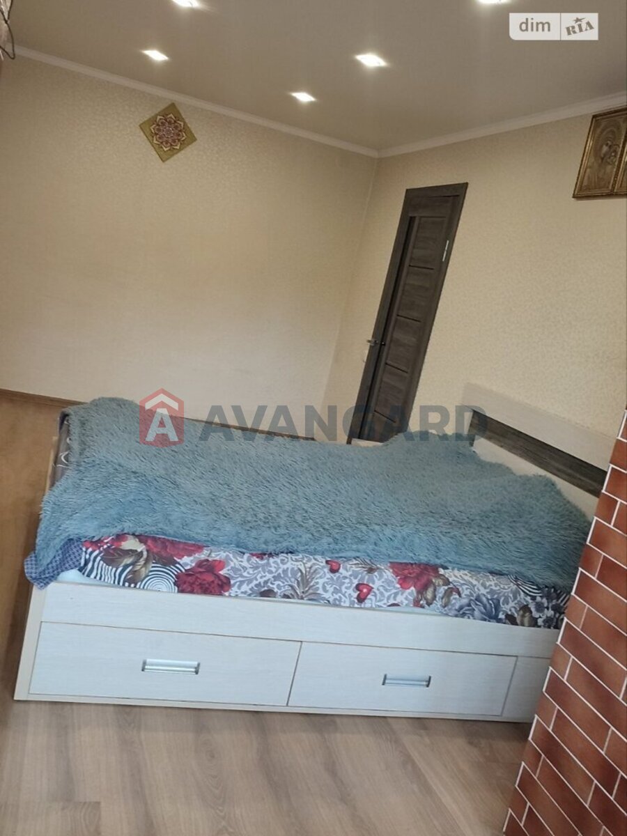 1 ��. ��������, 40/18/14 ��. �., 2/5 ������ ���� 15