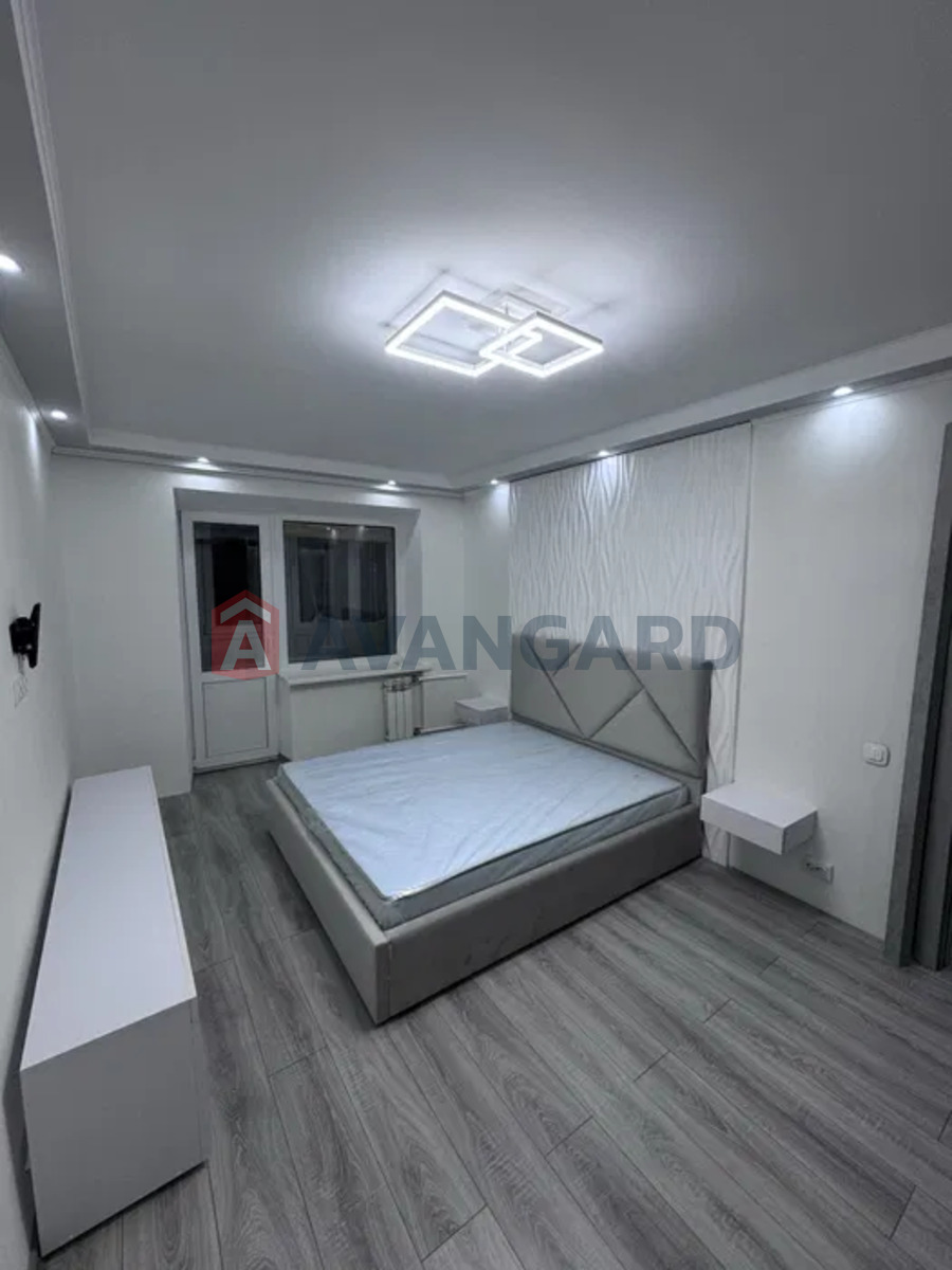 1 ��. ��������, 33/17/6 ��. �., 3/5 ������ ���� 18