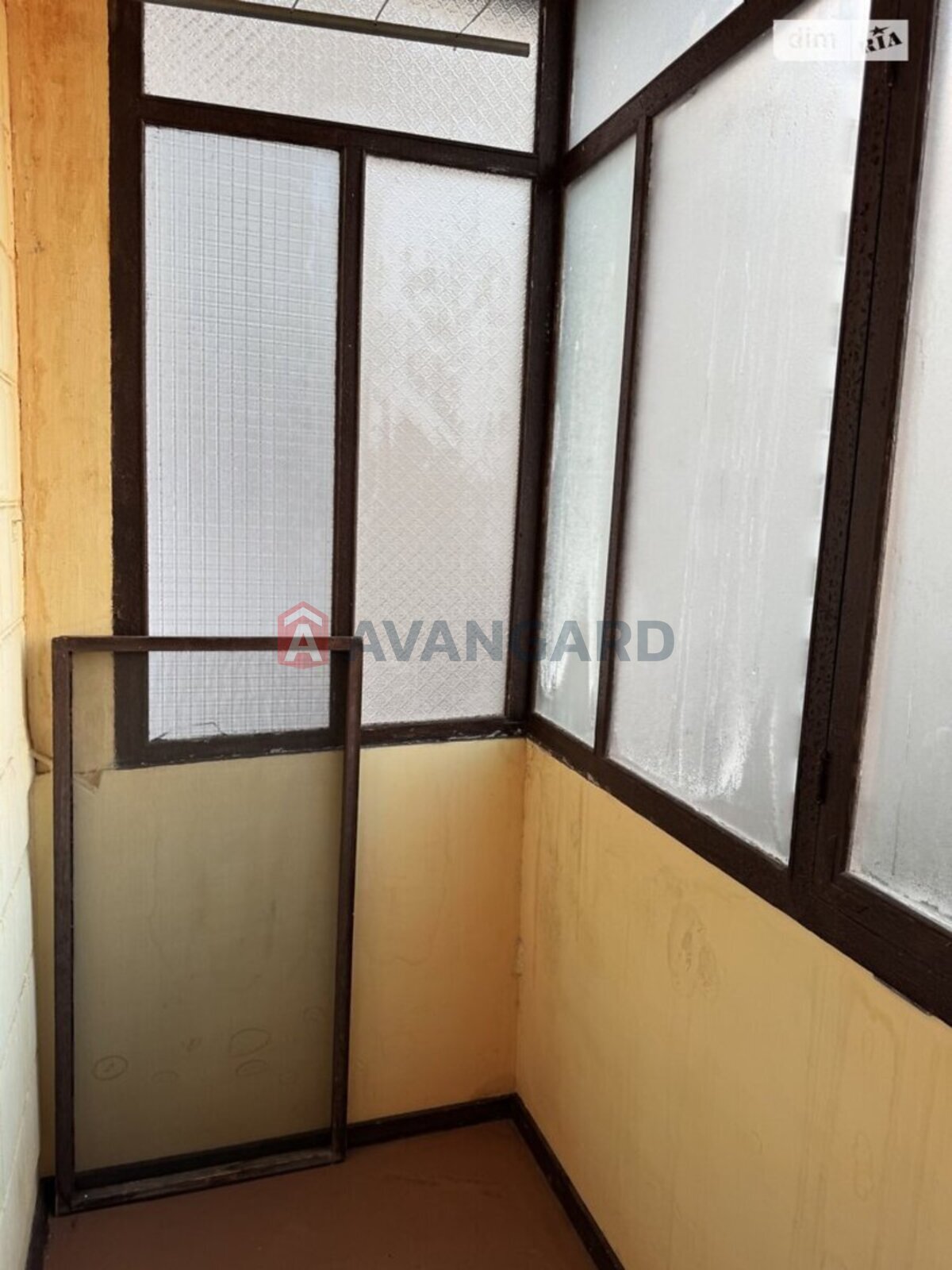 3 ��. ��������, 68/42/8 ��. �., 4/9 ������ ���� 24